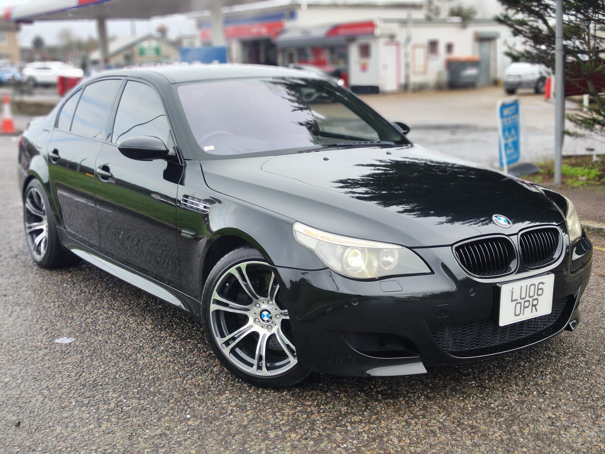 BMW M5 V10 5.0 PETROL 4DR SMG EURO 4.