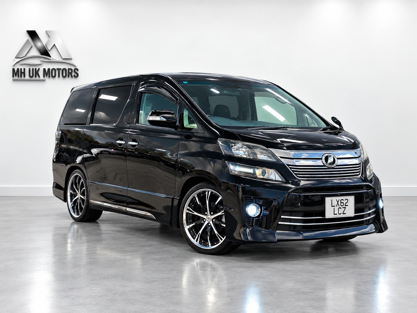 TOYOTA VELLFIRE GOLDEN EYE 2.4 PETROL, 7 SEATERS.